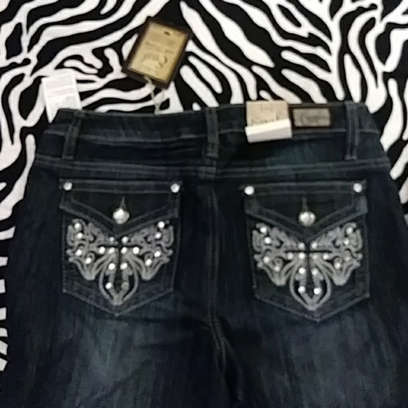 Earl Capris Jeans - Picture 2 of 4